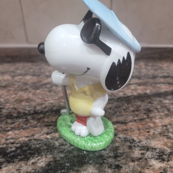 Golfing Snoopy - Picture 2 of 6